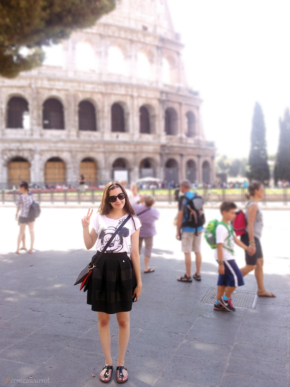 italy. rome, stripes, skirt, rinascimento, mickey mouse, moschino, outfit